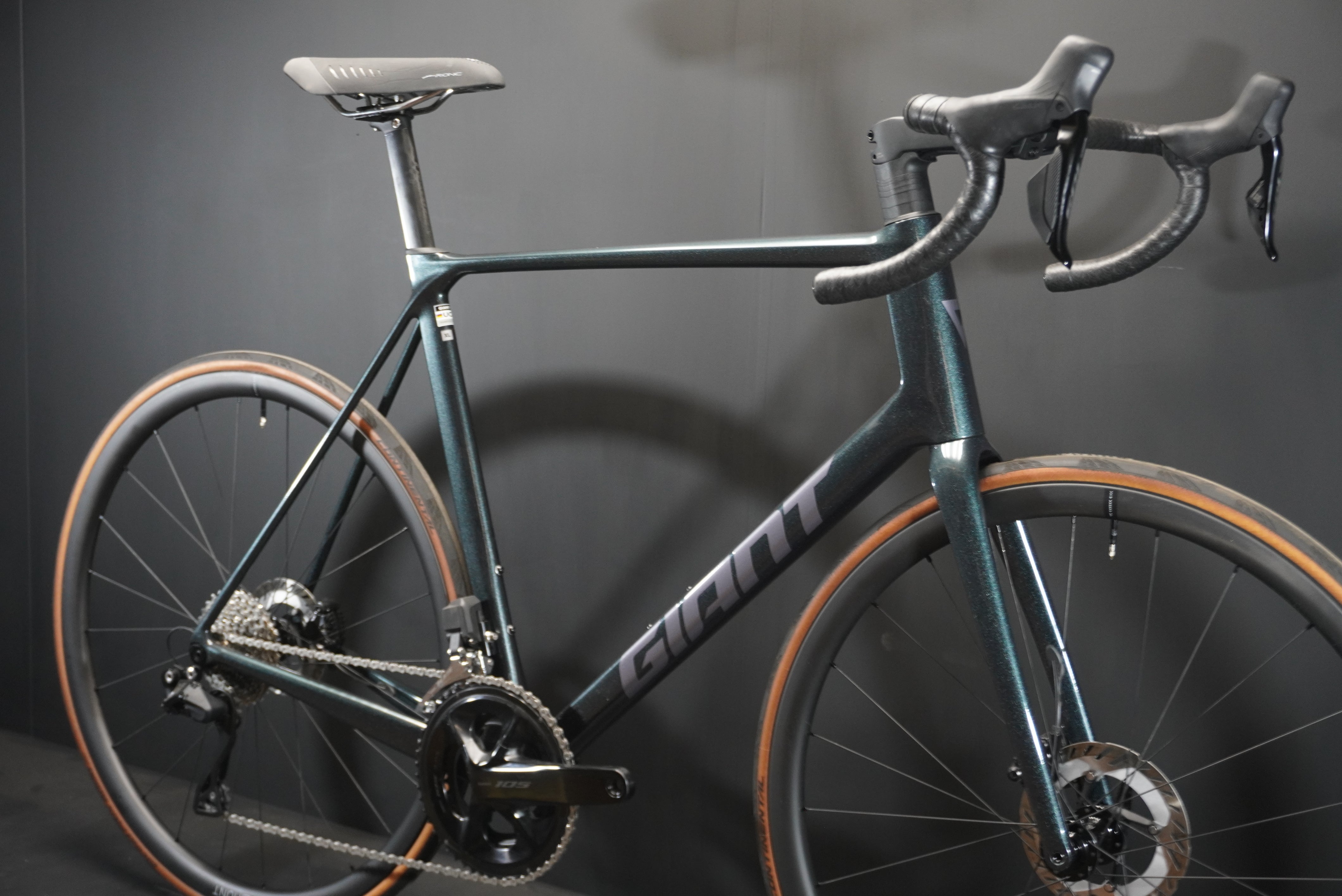 Giant TCR Advanced 1 105 Di2 Carbon Disc Road Bike 2024 - XL - Upgrade