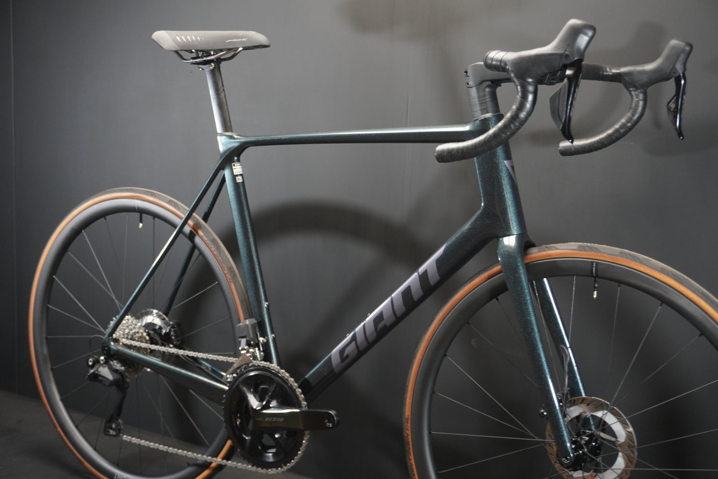 Giant TCR Advanced 1 105 Di2 Carbon Disc Road Bike 2024 - XL - Upgraded