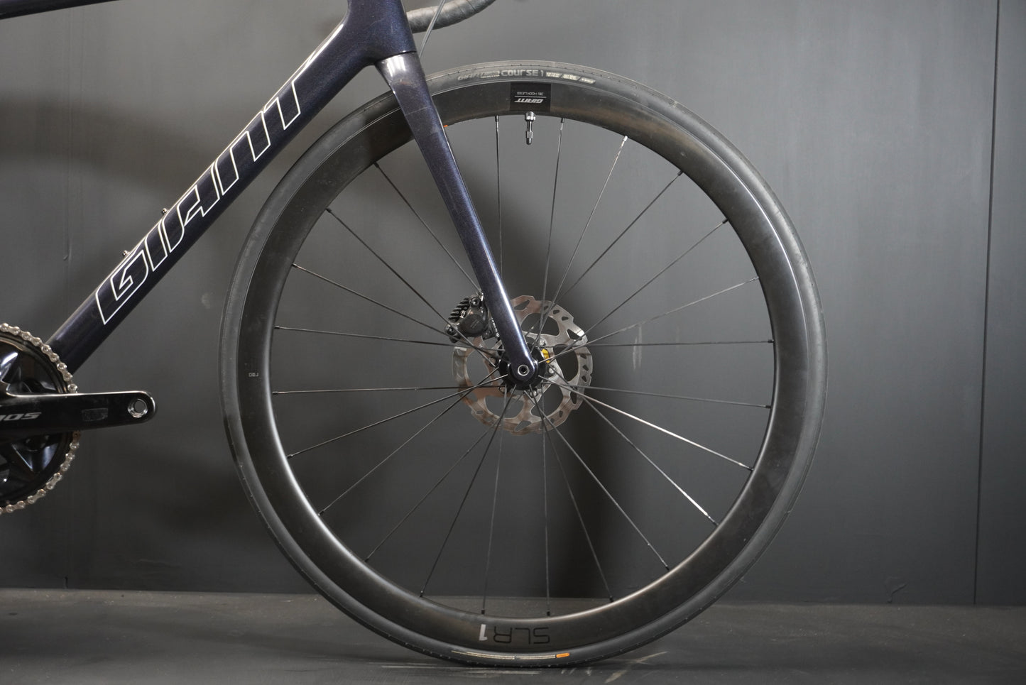 Giant TCR 105 Di2 Carbon Disc Road Bike - Medium - 2023