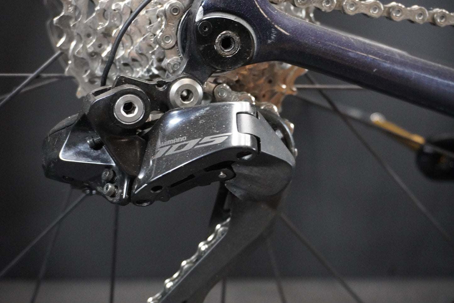 Giant TCR 105 Di2 Carbon Disc Road Bike - Medium - 2023