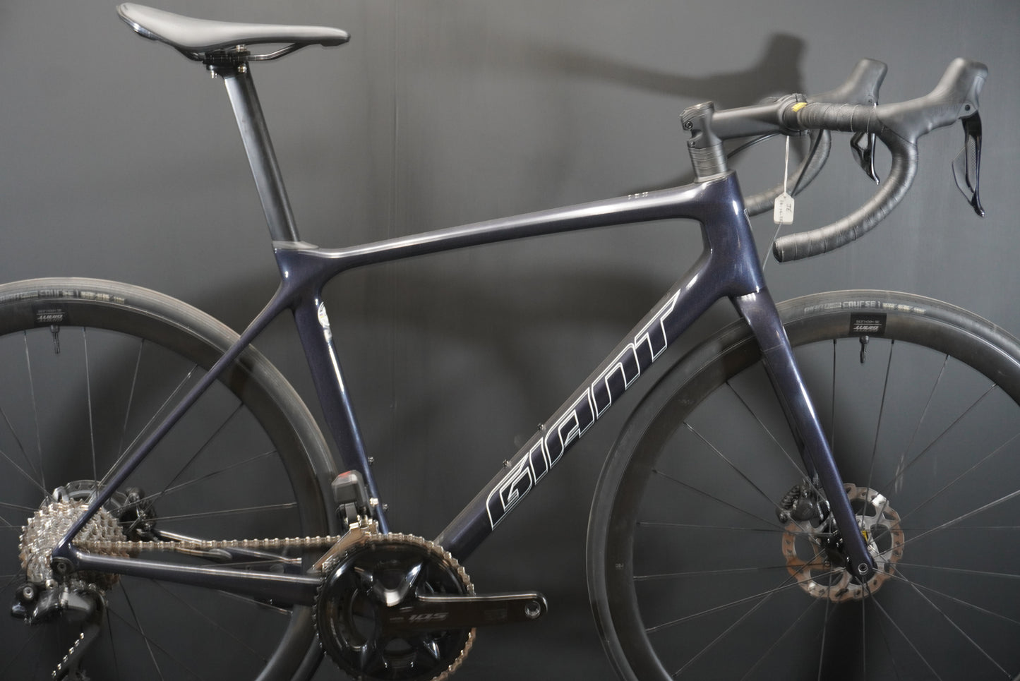 Giant TCR 105 Di2 Carbon Disc Road Bike - Medium - 2023
