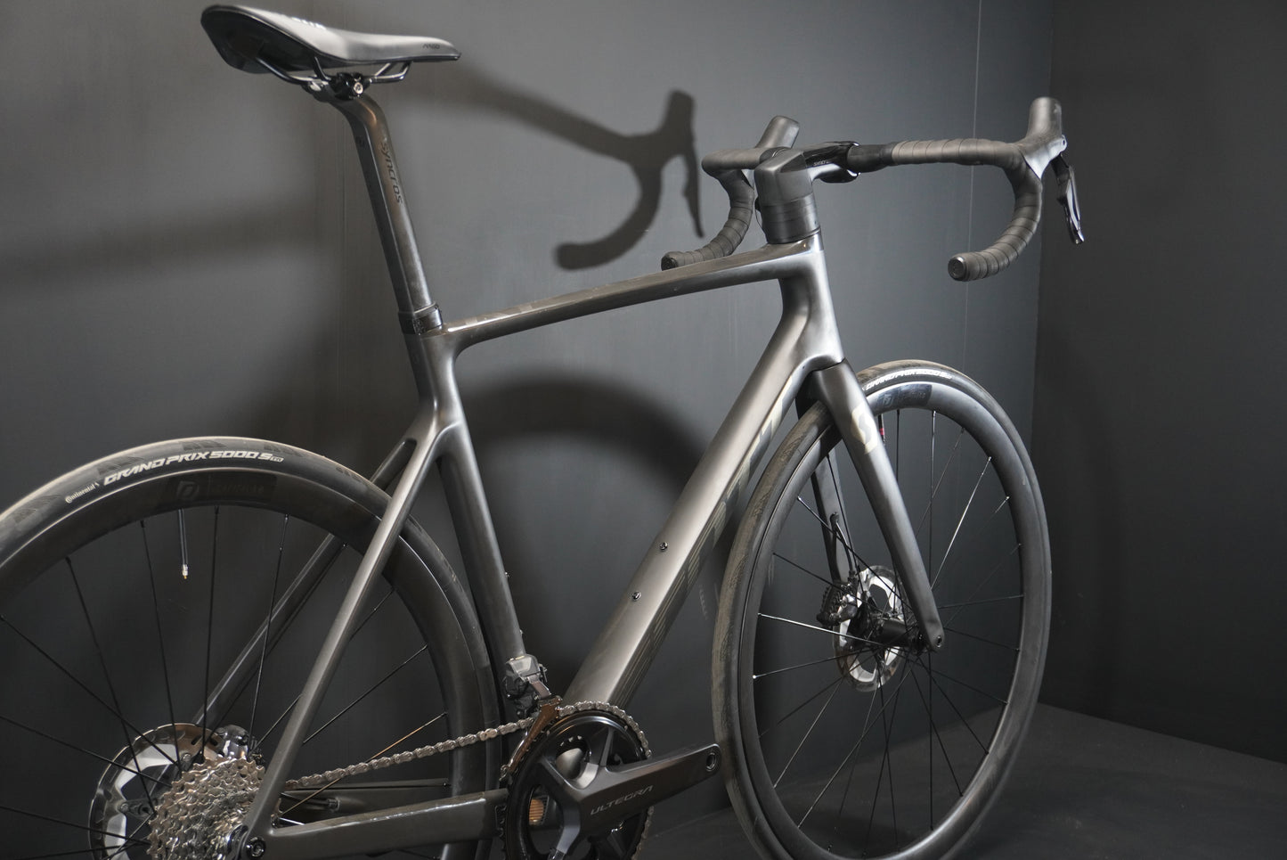 Scott Addict RC15 Di2 Carbon Disc Road Bike 2024 - 56cm