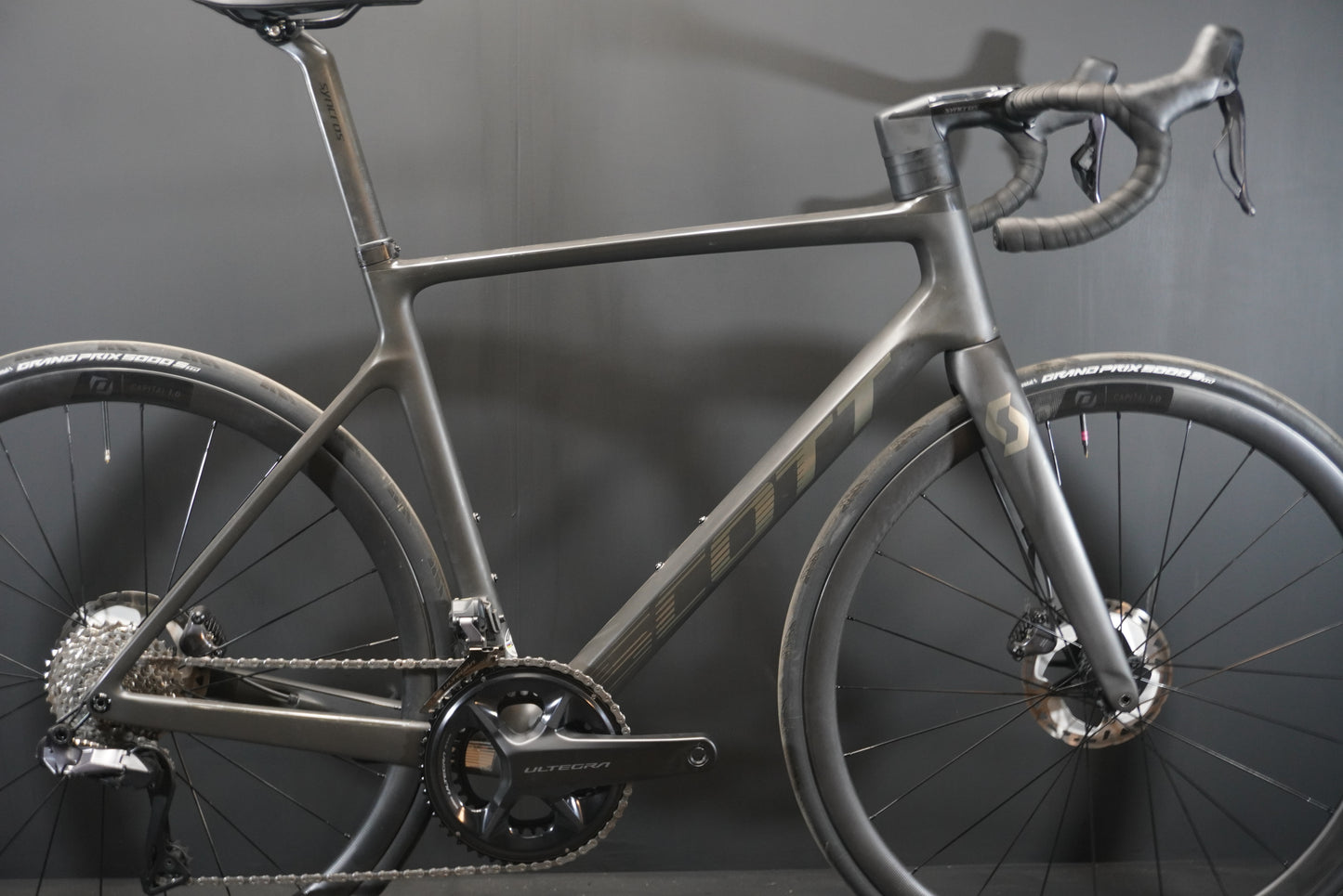 Scott Addict RC15 Di2 Carbon Disc Road Bike 2024 - 56cm