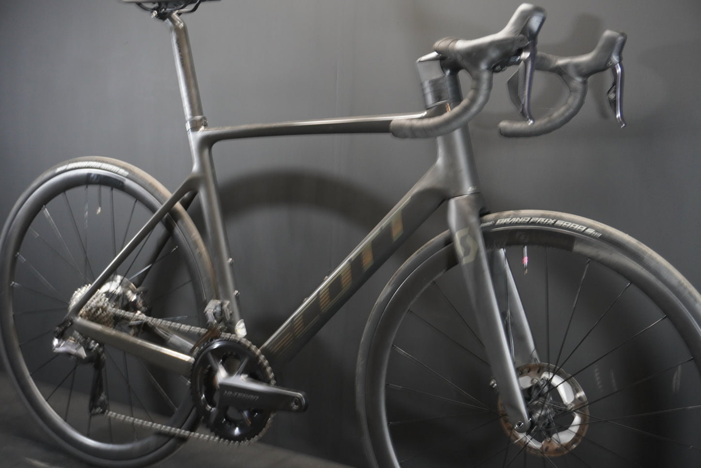 Scott Addict RC15 Di2 Carbon Disc Road Bike 2024 - 56cm
