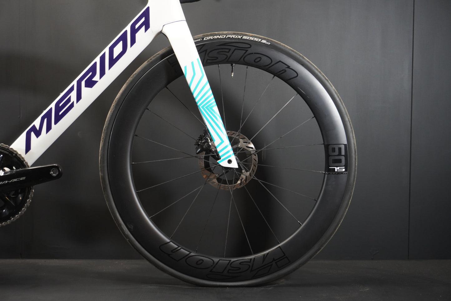 Merida Reacto Team CF5 Dura-Ace Di2 Carbon Disc Road Bike 2025 - XL
