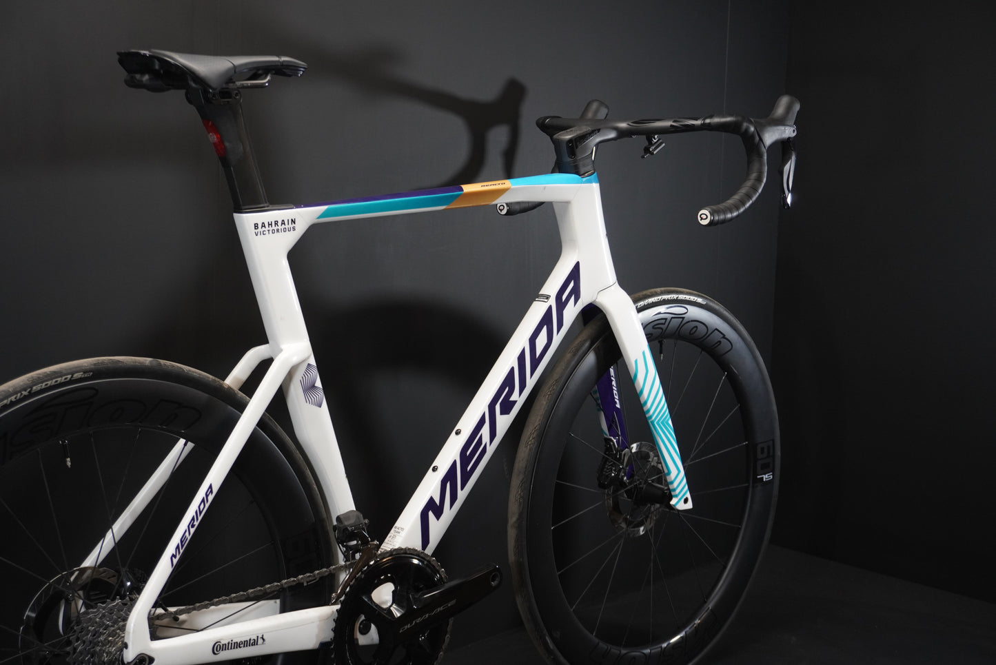 Merida Reacto Team CF5 Dura-Ace Di2 Carbon Disc Road Bike 2025 - XL