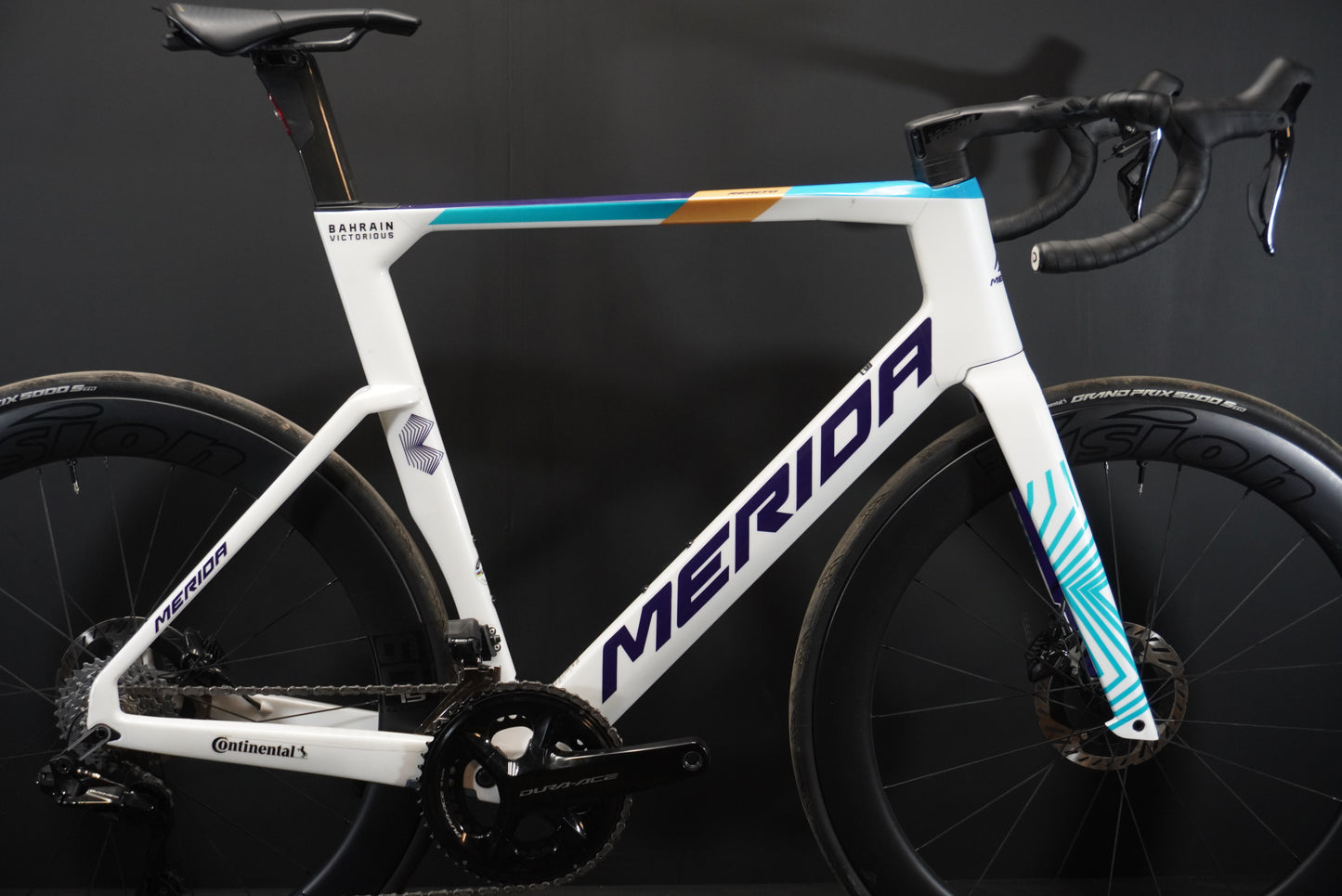 Merida Reacto Team CF5 Dura-Ace Di2 Carbon Disc Road Bike 2025 - XL