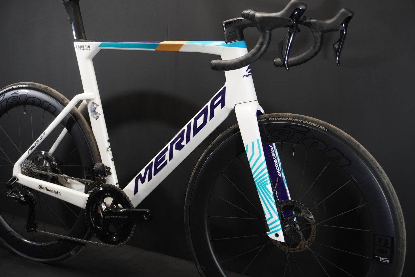 Merida Reacto Team CF5 Dura-Ace Di2 Carbon Disc Road Bike 2025 - XL