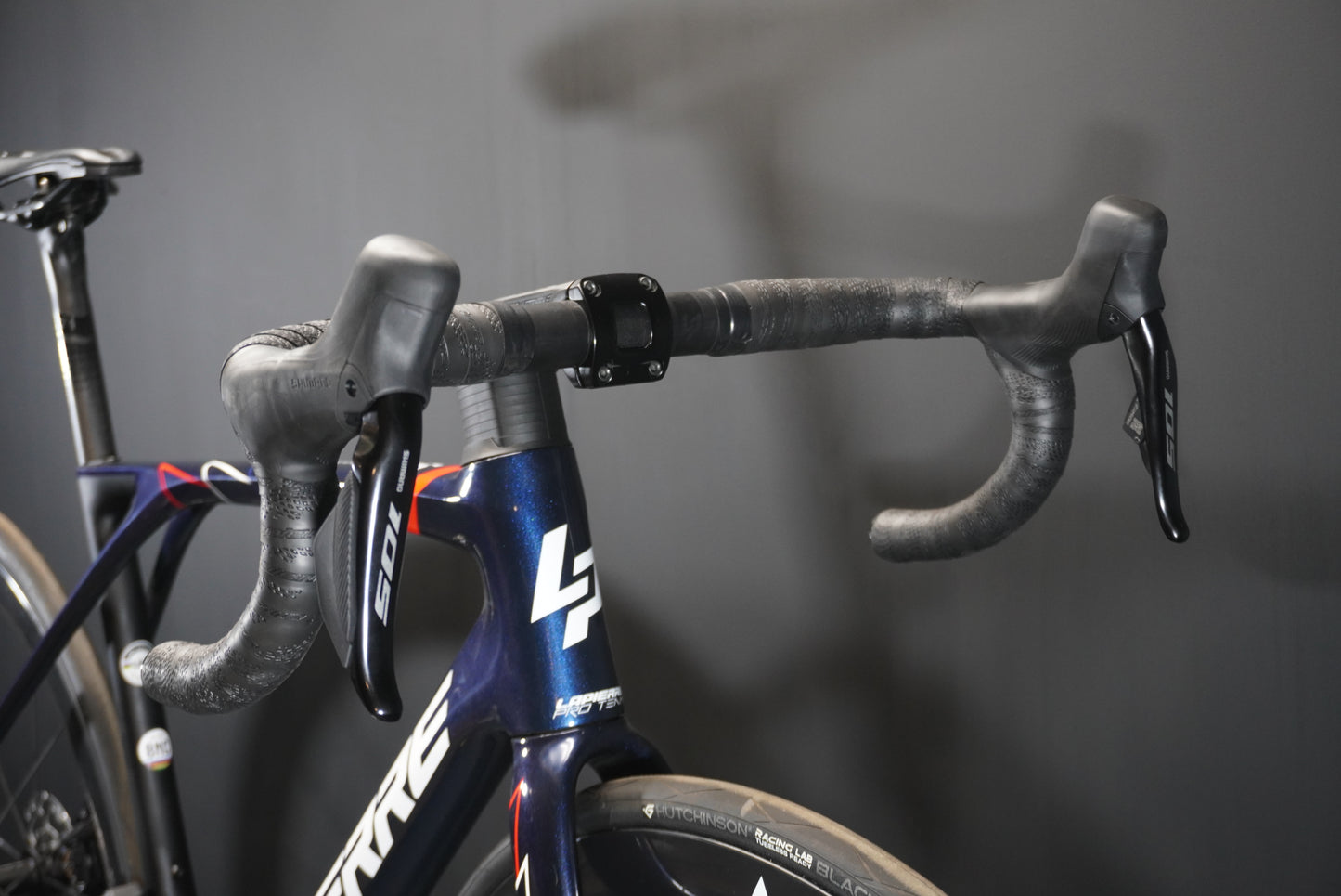Lapierre Xelius SL FDJ 105 Di2 Carbon Disc Road Bike 2022 - Medium - Upgraded