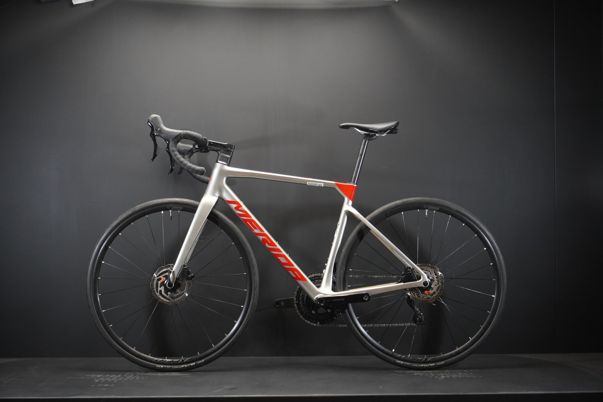 Merida Scultura 4000 105 Carbon Disc Road Bike 2024 - Small