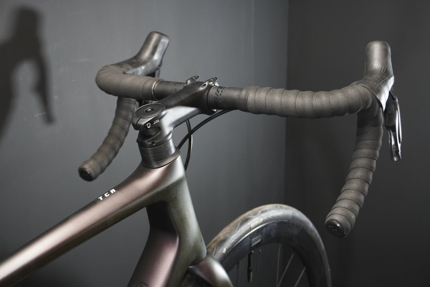 Giant TCR Advanced Pro 1 Carbon Disc Road Bike - M/L - Upgraded to Di2