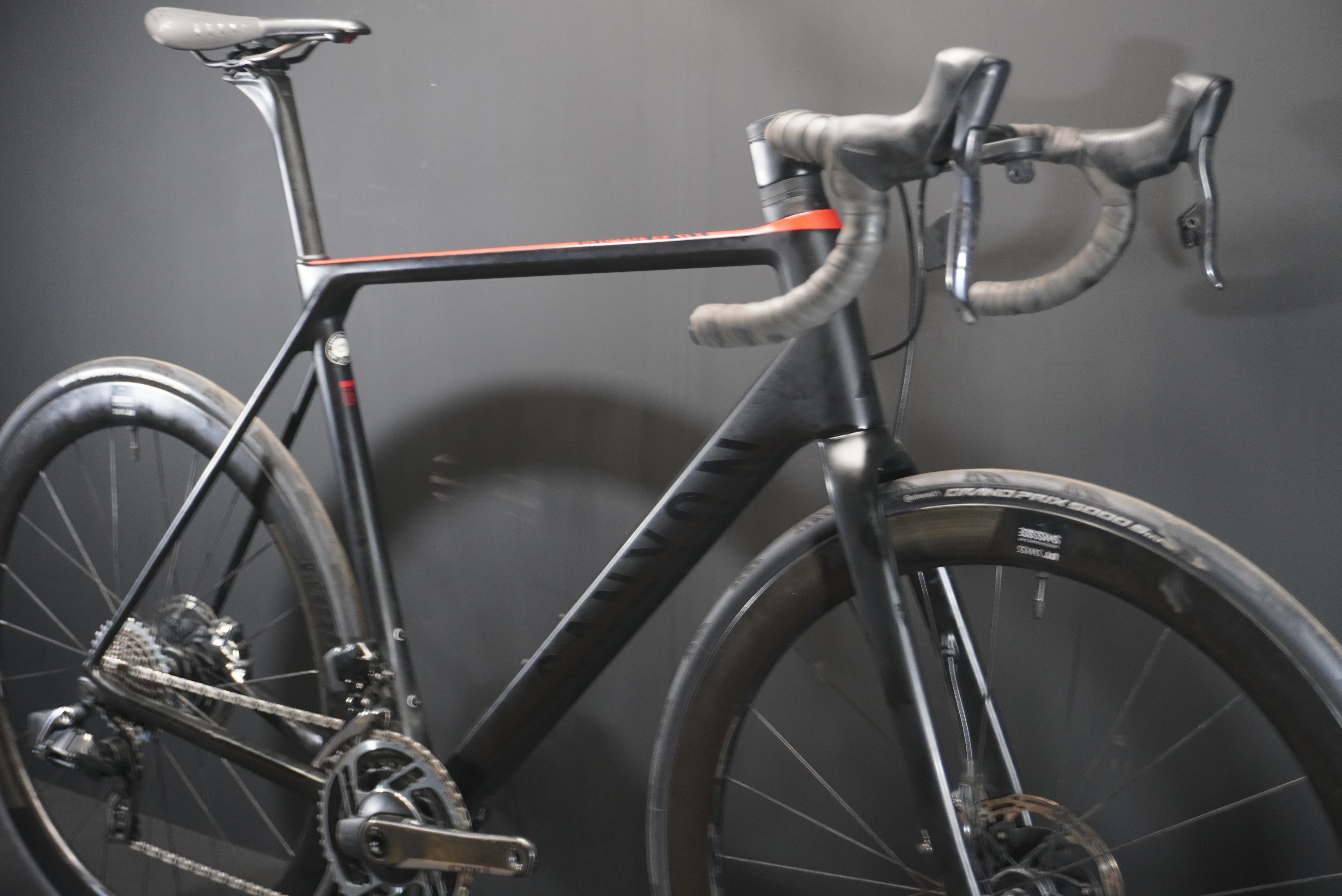 Canyon Ultimate CF SLX 9.0 Red AXS & P/M Carbon Disc Road Bike 2019 -