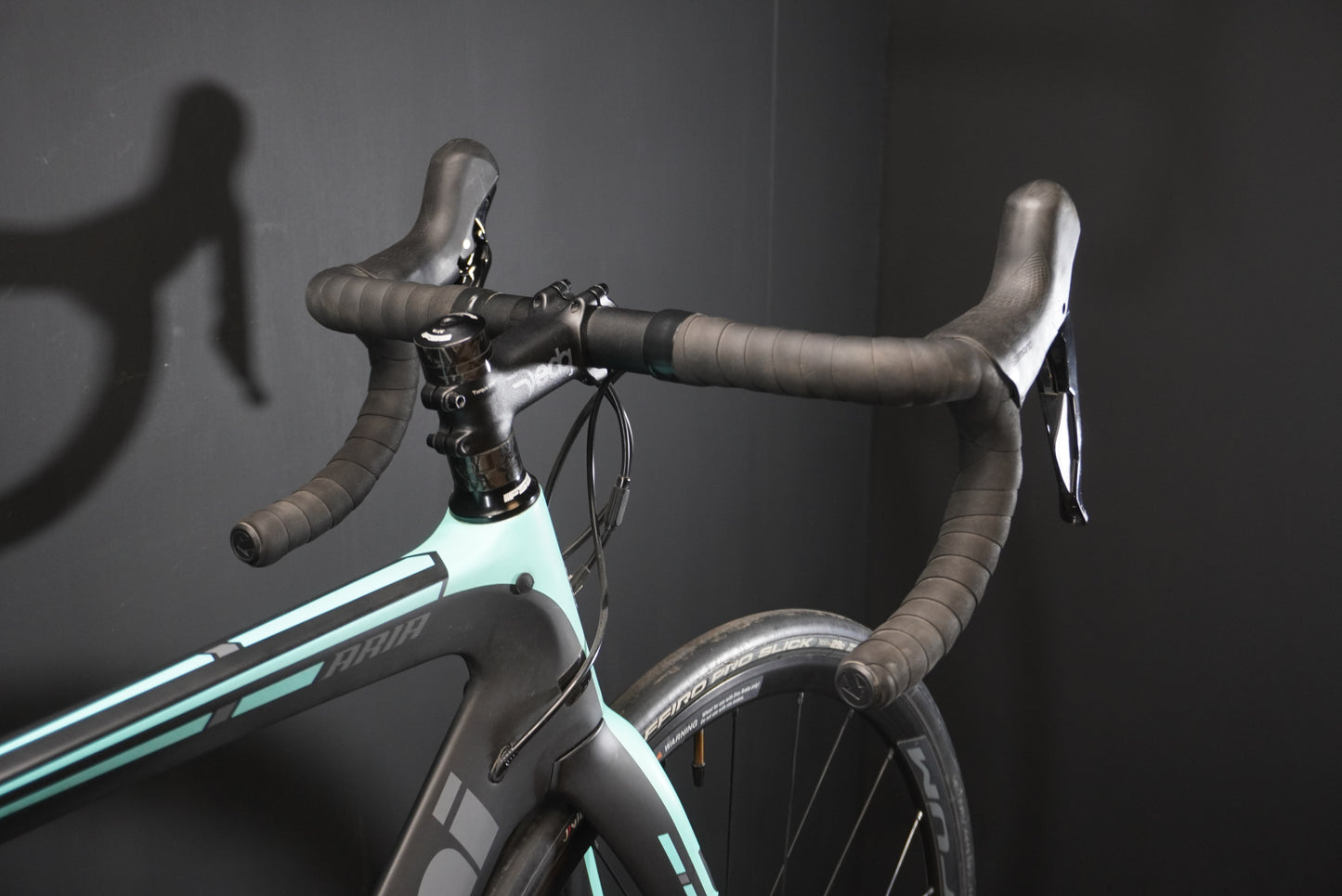 Bianchi Aria 105 Carbon Disc Road Bike 2019 - 55cm