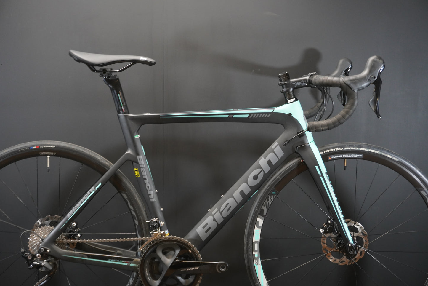 Bianchi Aria 105 Carbon Disc Road Bike 2019 - 55cm