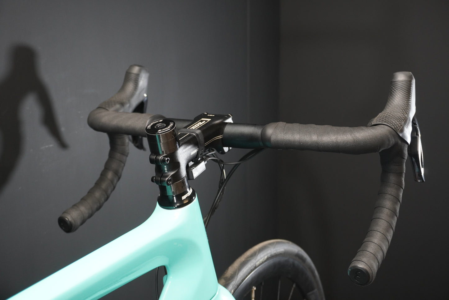 Bianchi Aria Aero Ultegra Di2 Celeste Carbon Disc Road Bike 2022 - 55cm