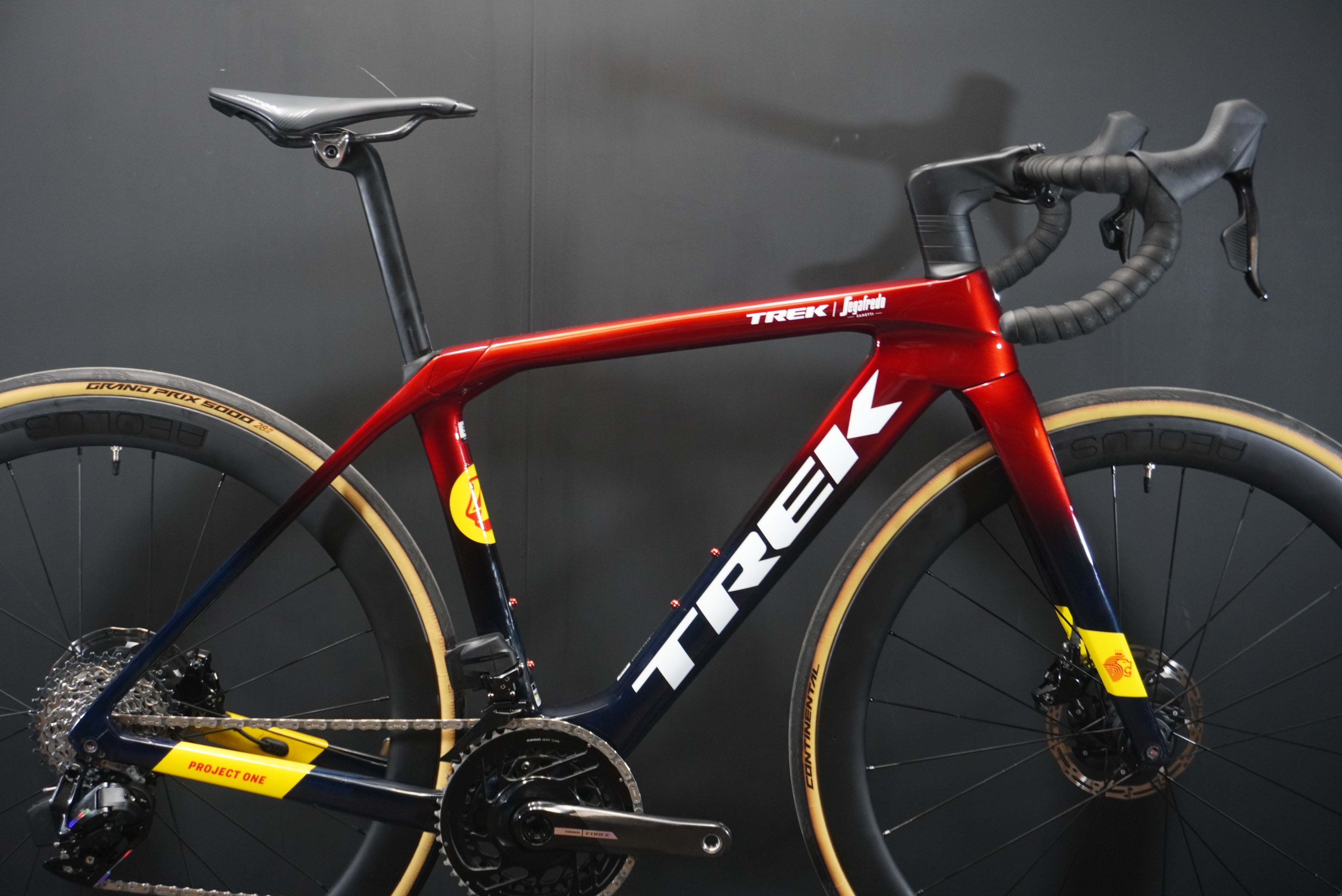 Trek Domane RSL Project One Force AXS Carbon Disc Road Bike 2025 - 52c