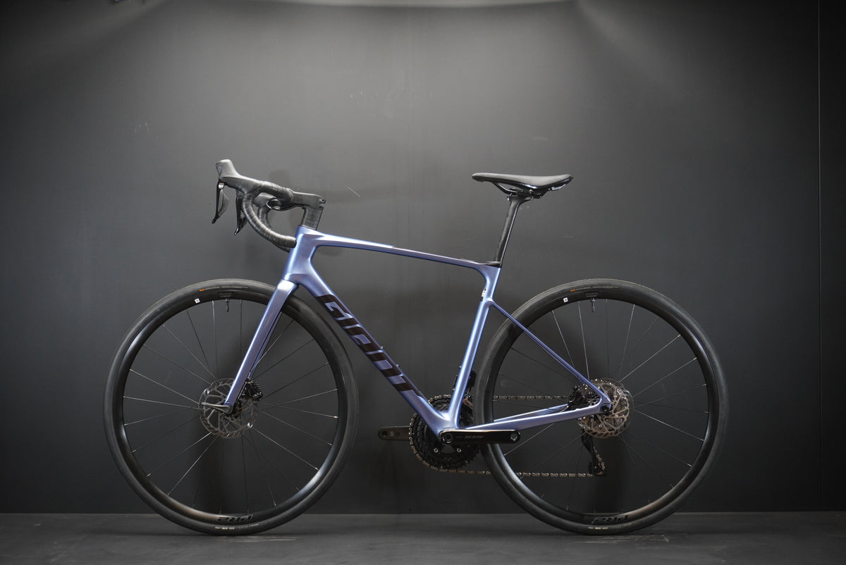 Giant Defy Advanced 1 105 Di2 Carbon Disc Road Bike 2025 - Medium