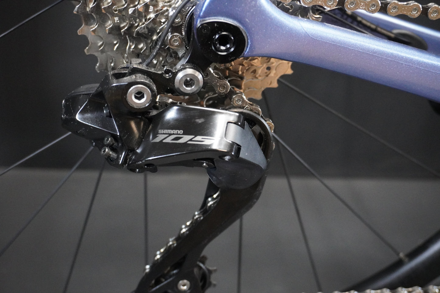 Giant Defy Advanced 1 105 Di2 Carbon Disc Road Bike 2025 - Medium