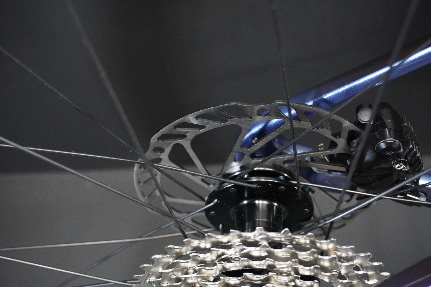 Giant Defy Advanced 1 105 Di2 Carbon Disc Road Bike 2025 - Medium