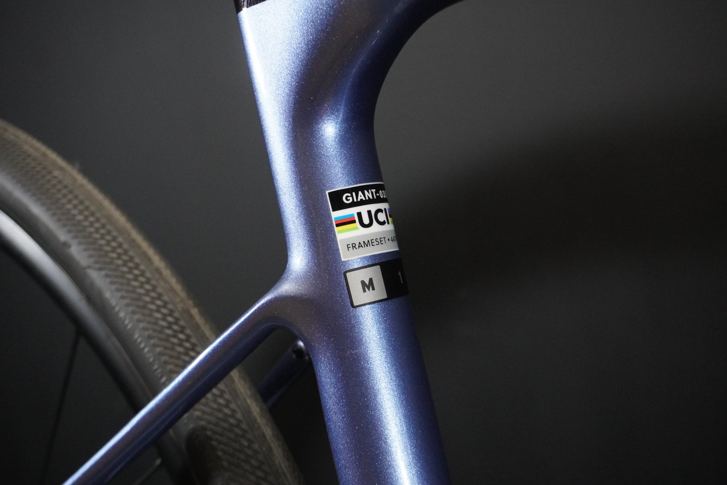 Giant Defy Advanced 1 105 Di2 Carbon Disc Road Bike 2025 - Medium