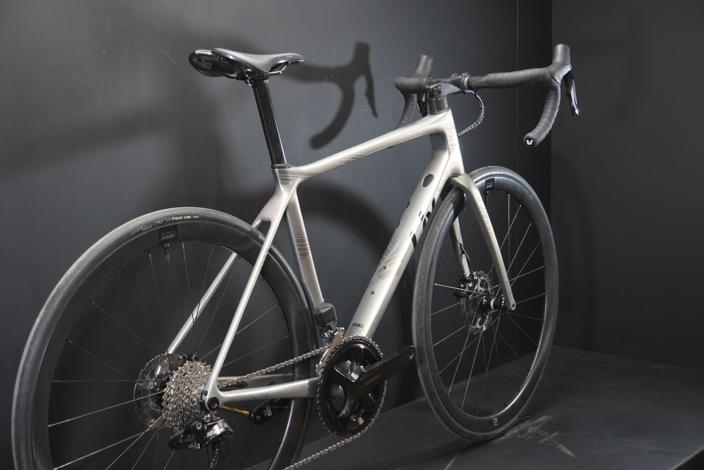 Giant Liv Langma Advanced Pro 1 Di2 Carbon Disc Road Bike 2025 - Medium