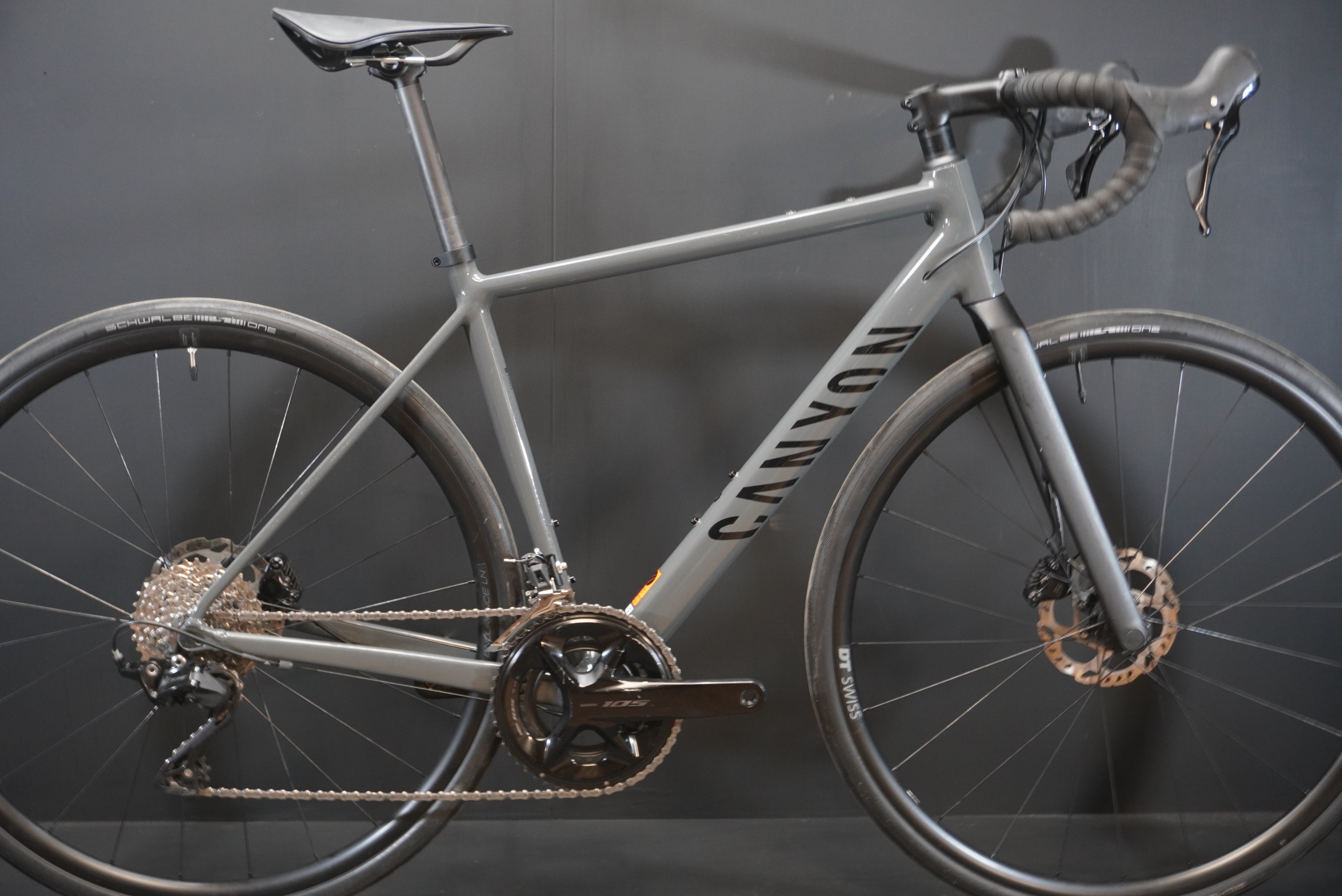 【配送可】Canyon Endurace AL 7.0 完成車Mサイズ Canyon Endurace AL 7 RAW Carbon Disc Road Bike 2024 - Small