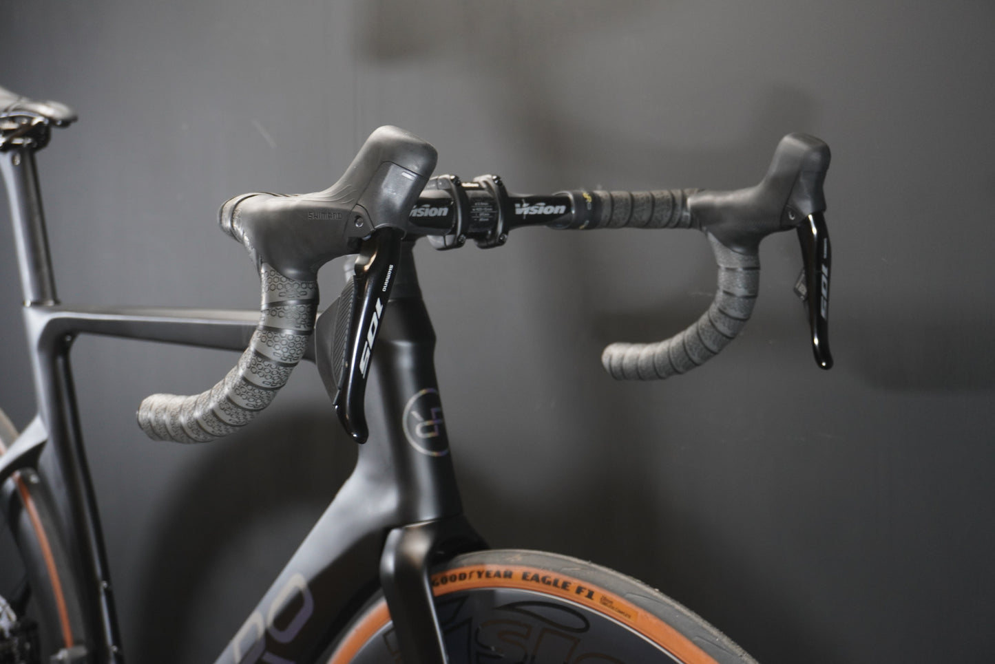 Orro Venturi STC 105 Di2 & P/M Tailormade Carbon Disc Road Bike 2025 - Large