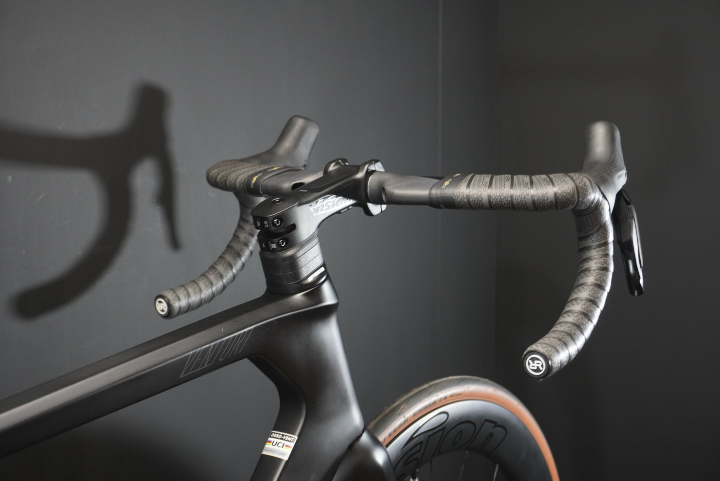 Orro Venturi STC 105 Di2 & P/M Tailormade Carbon Disc Road Bike 2025 - Large