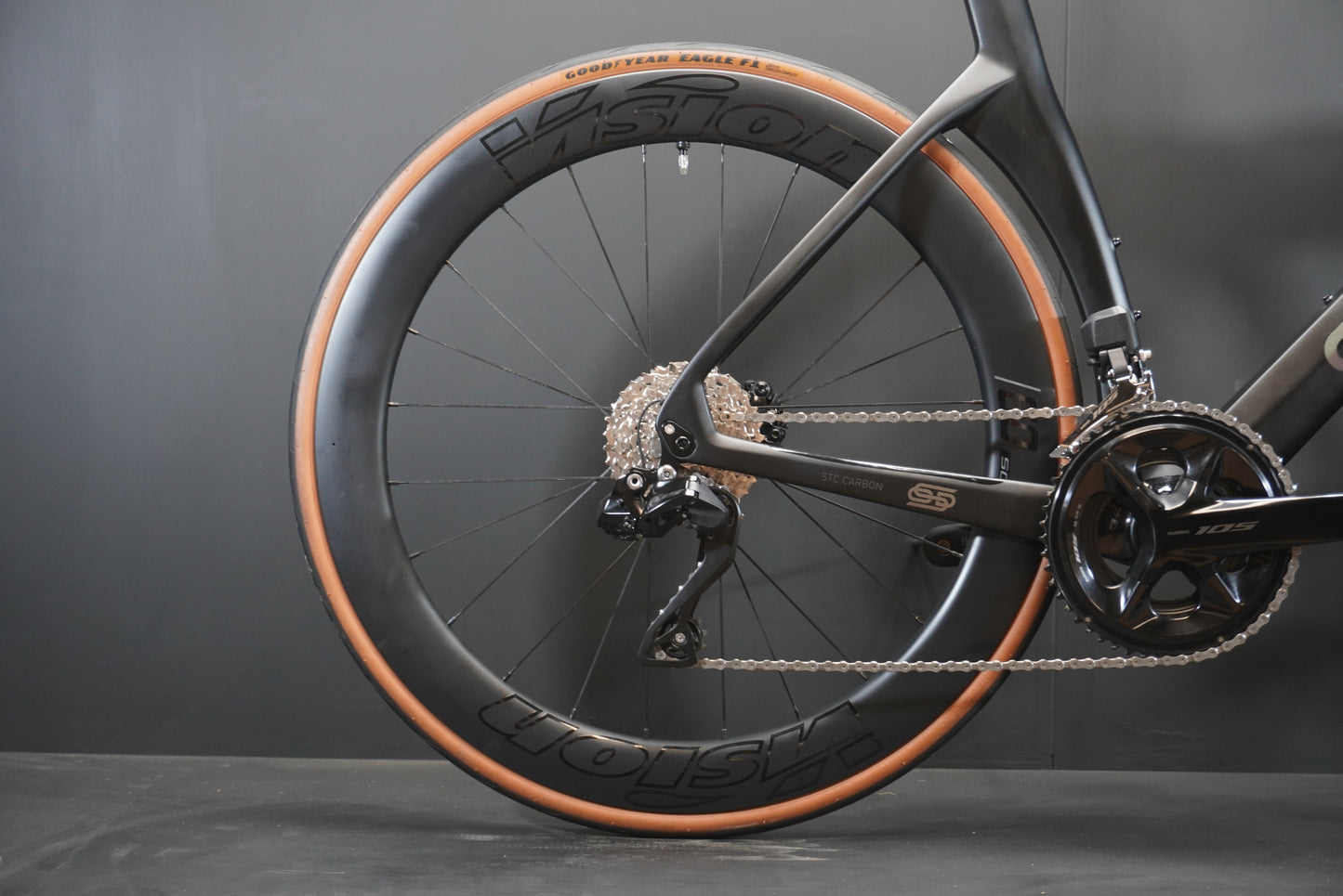 Orro Venturi STC 105 Di2 & P/M Tailormade Carbon Disc Road Bike 2025 - Large