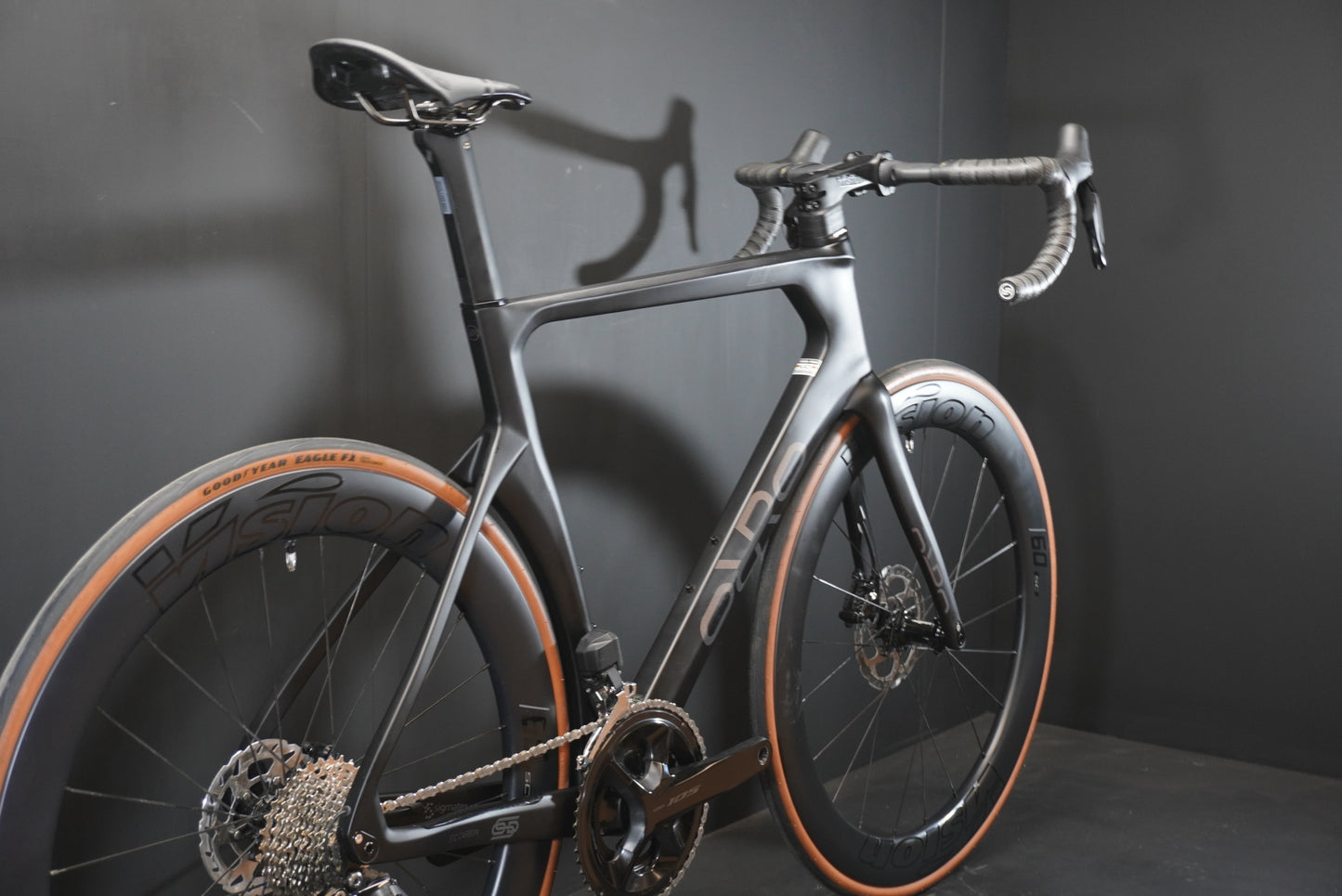 Orro Venturi STC 105 Di2 & P/M Tailormade Carbon Disc Road Bike 2025 - Large