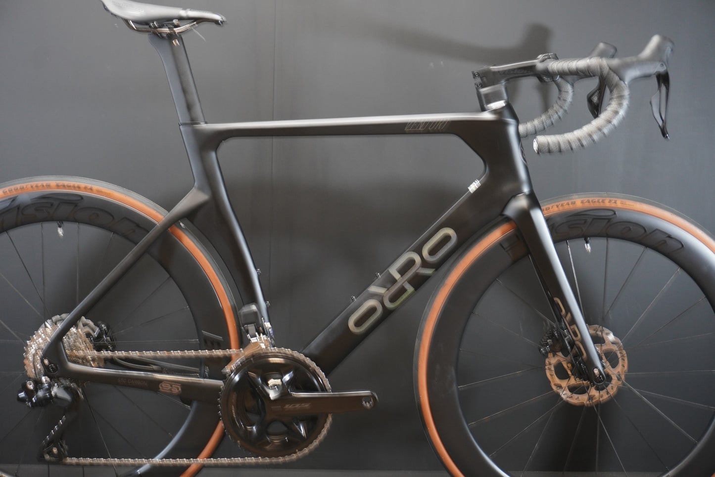 Orro Venturi STC 105 Di2 & P/M Tailormade Carbon Disc Road Bike 2025 - Large