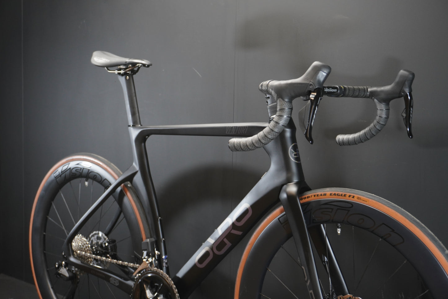 Orro Venturi STC 105 Di2 & P/M Tailormade Carbon Disc Road Bike 2025 - Large