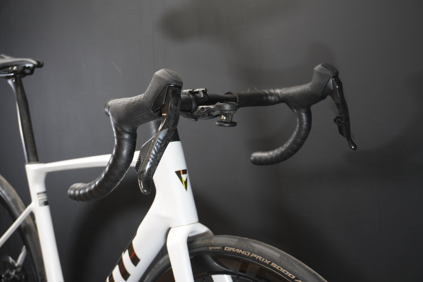 Giant Defy Advanced Pro 1 AXS Carbon Disc Road Bike 2026 - Medium