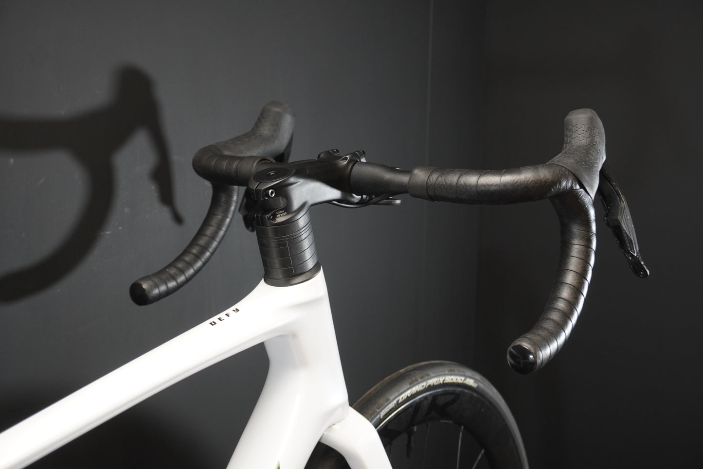 Giant Defy Advanced Pro 1 AXS Carbon Disc Road Bike 2026 - Medium