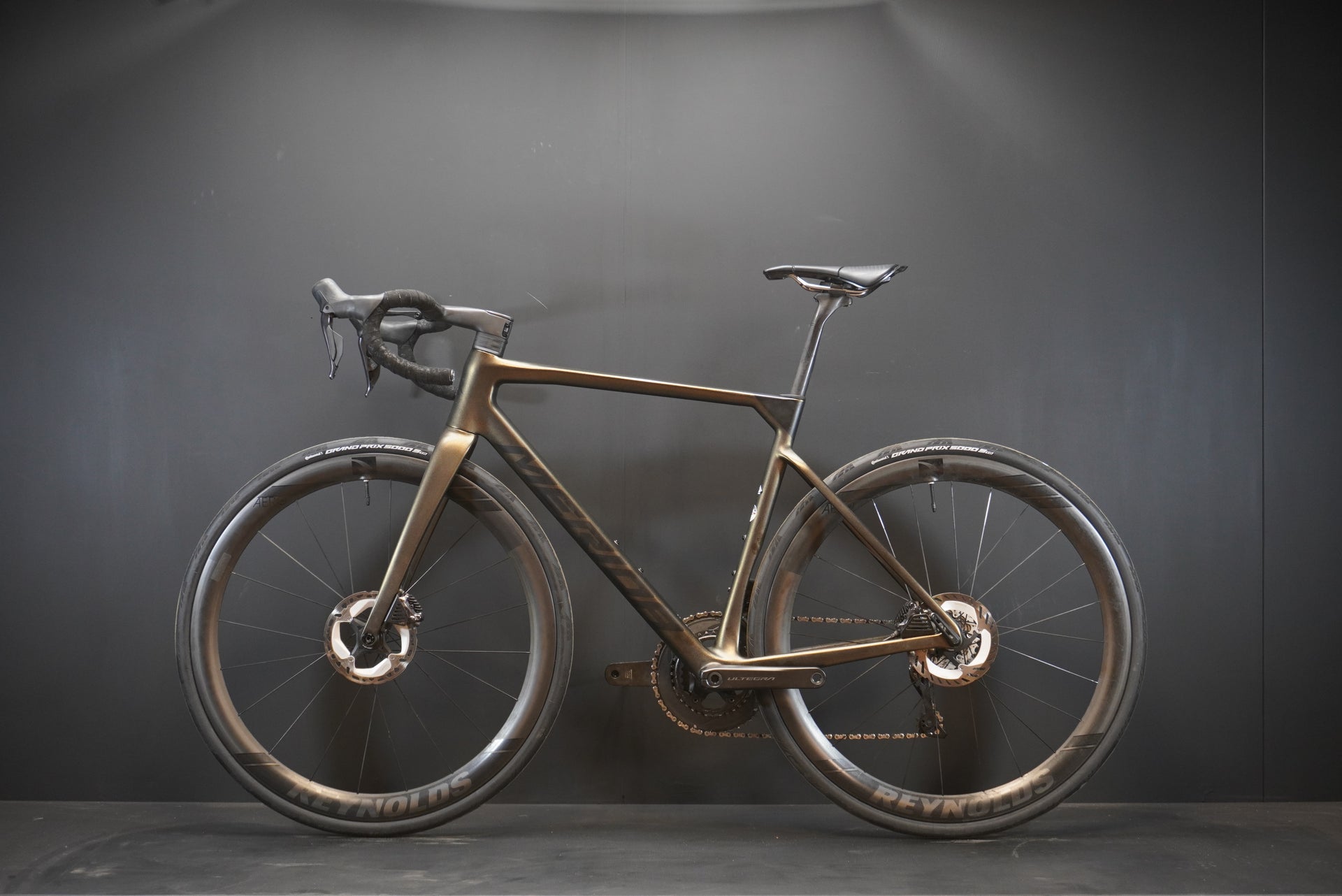 Merida Scultura 9000 Di2 Carbon Disc Road Bike 2023 - Medium