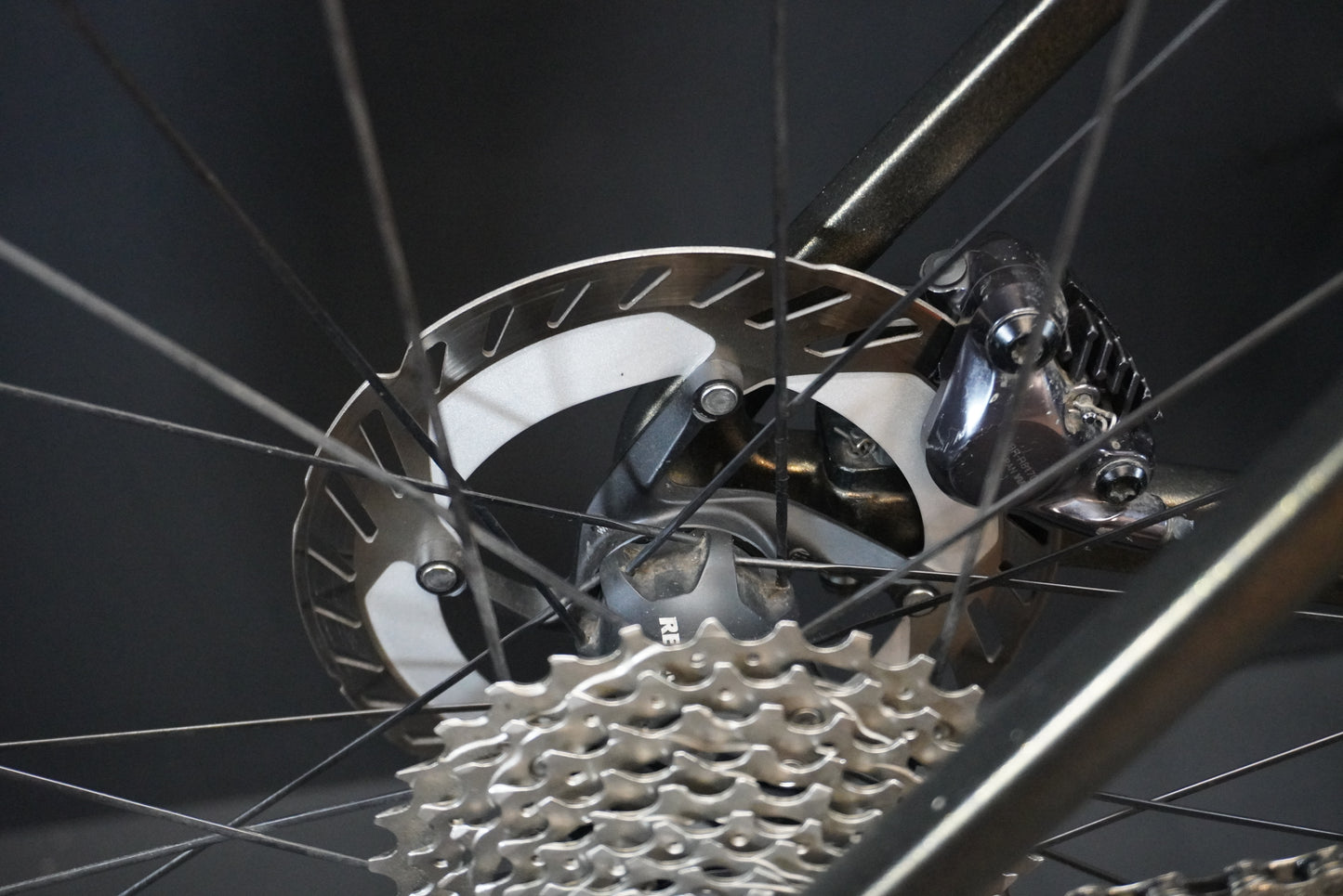 Merida Scultura 9000 Di2 Carbon Disc Road Bike 2023 - Medium