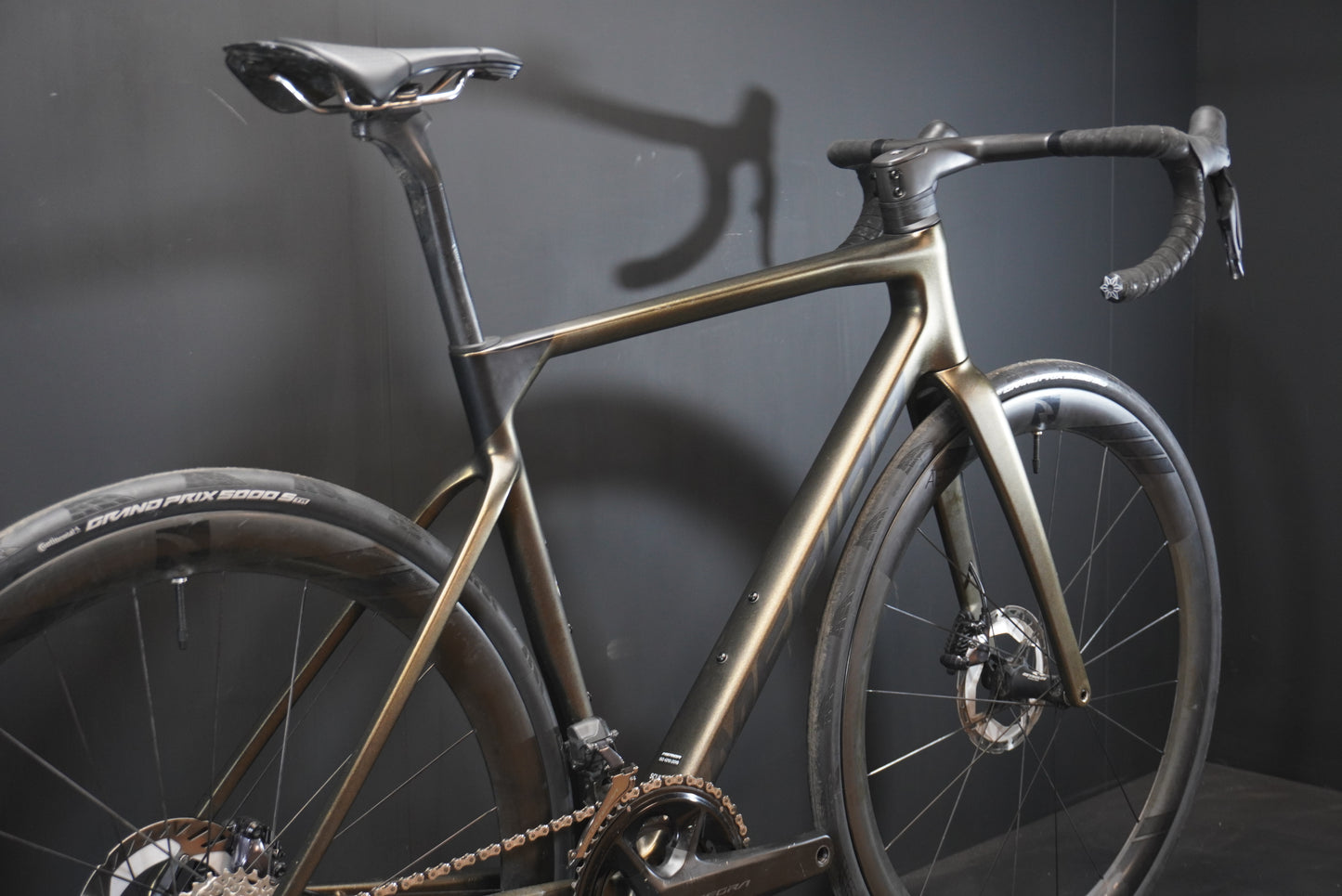 Merida Scultura 9000 Di2 Carbon Disc Road Bike 2023 - Medium