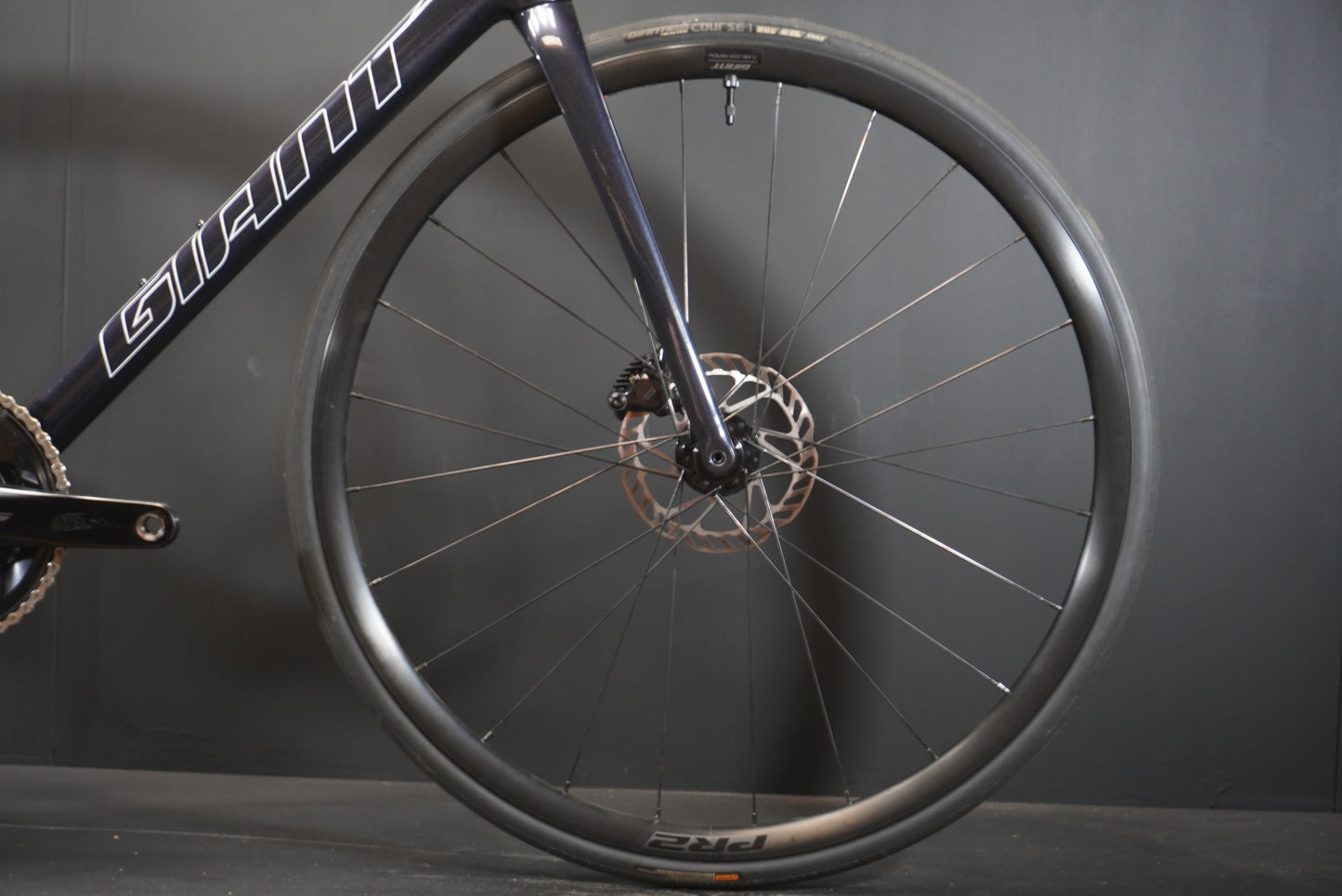 Giant TCR 105 Di2 Carbon Disc Road Bike 2023 - M/L