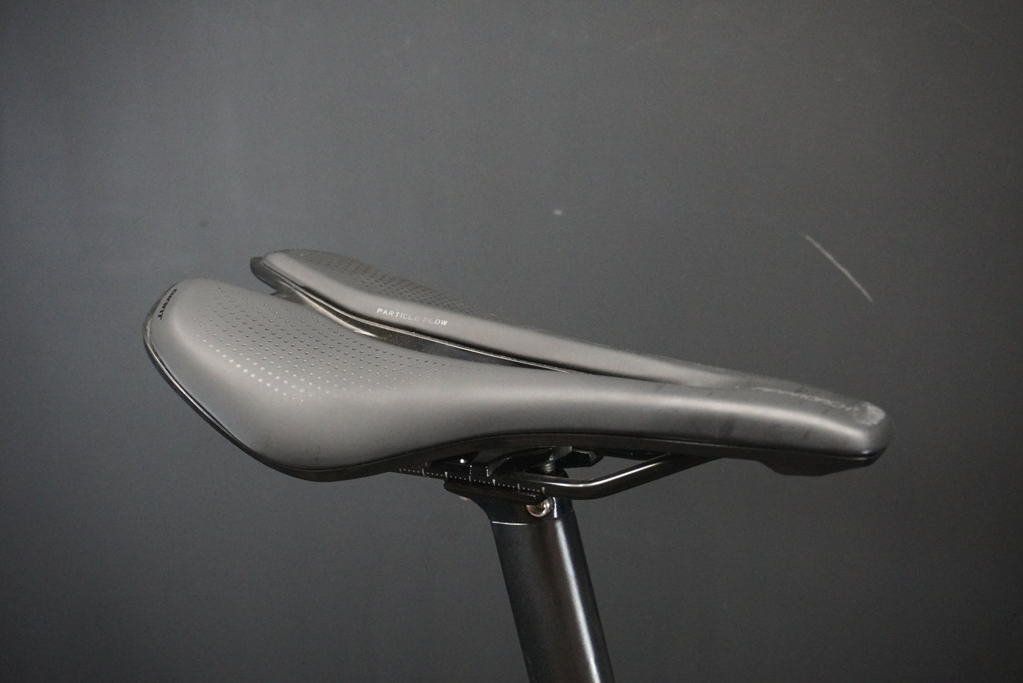 Giant TCR 105 Di2 Carbon Disc Road Bike 2023 - M/L