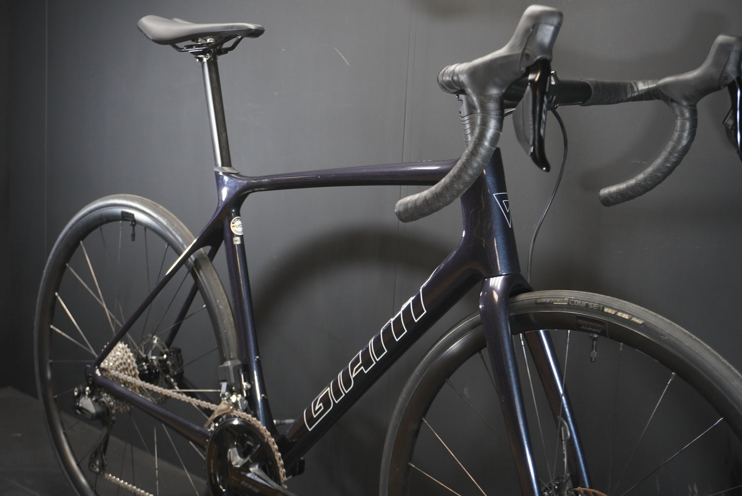 Giant TCR 105 Di2 Carbon Disc Road Bike 2023 - M/L