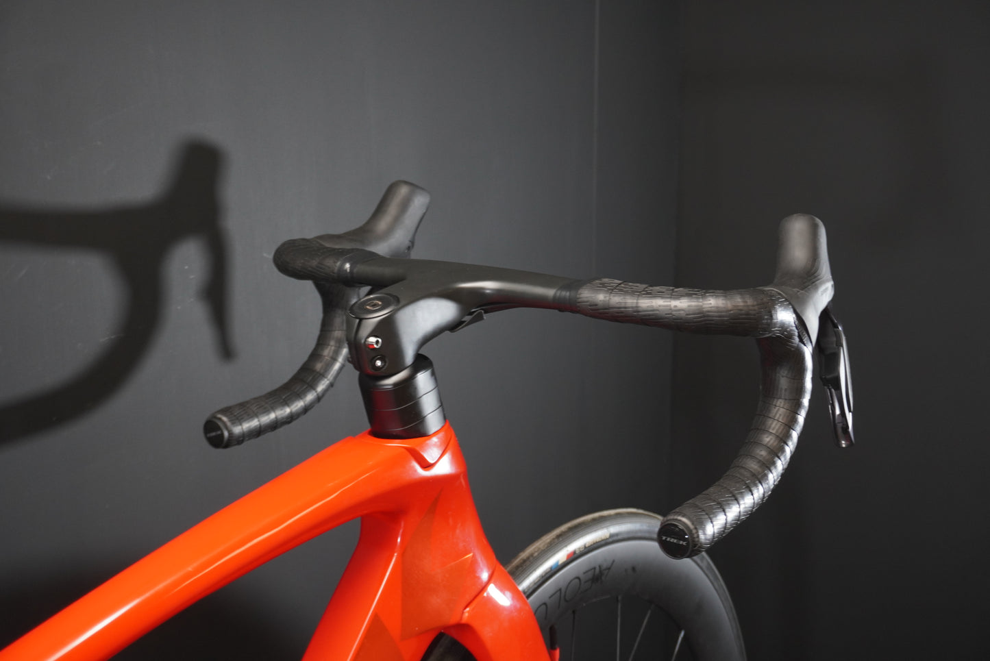As New Trek Madone SL6 Gen 6 Di2 Carbon Disc Road Bike 2022 - 54cm - Huge Upgrades!