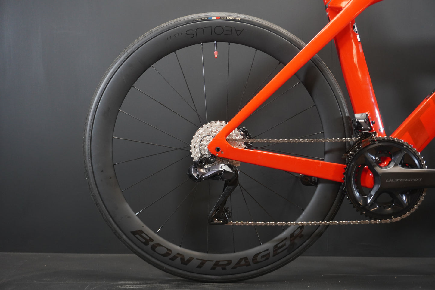 As New Trek Madone SL6 Gen 6 Di2 Carbon Disc Road Bike 2022 - 54cm - Huge Upgrades!