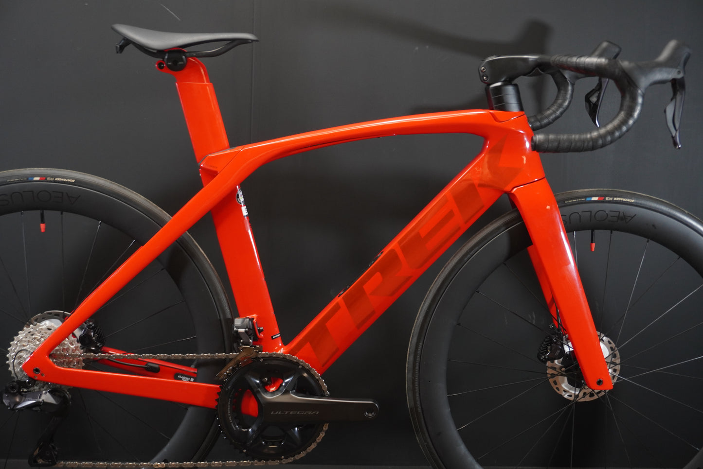 As New Trek Madone SL6 Gen 6 Di2 Carbon Disc Road Bike 2022 - 54cm - Huge Upgrades!