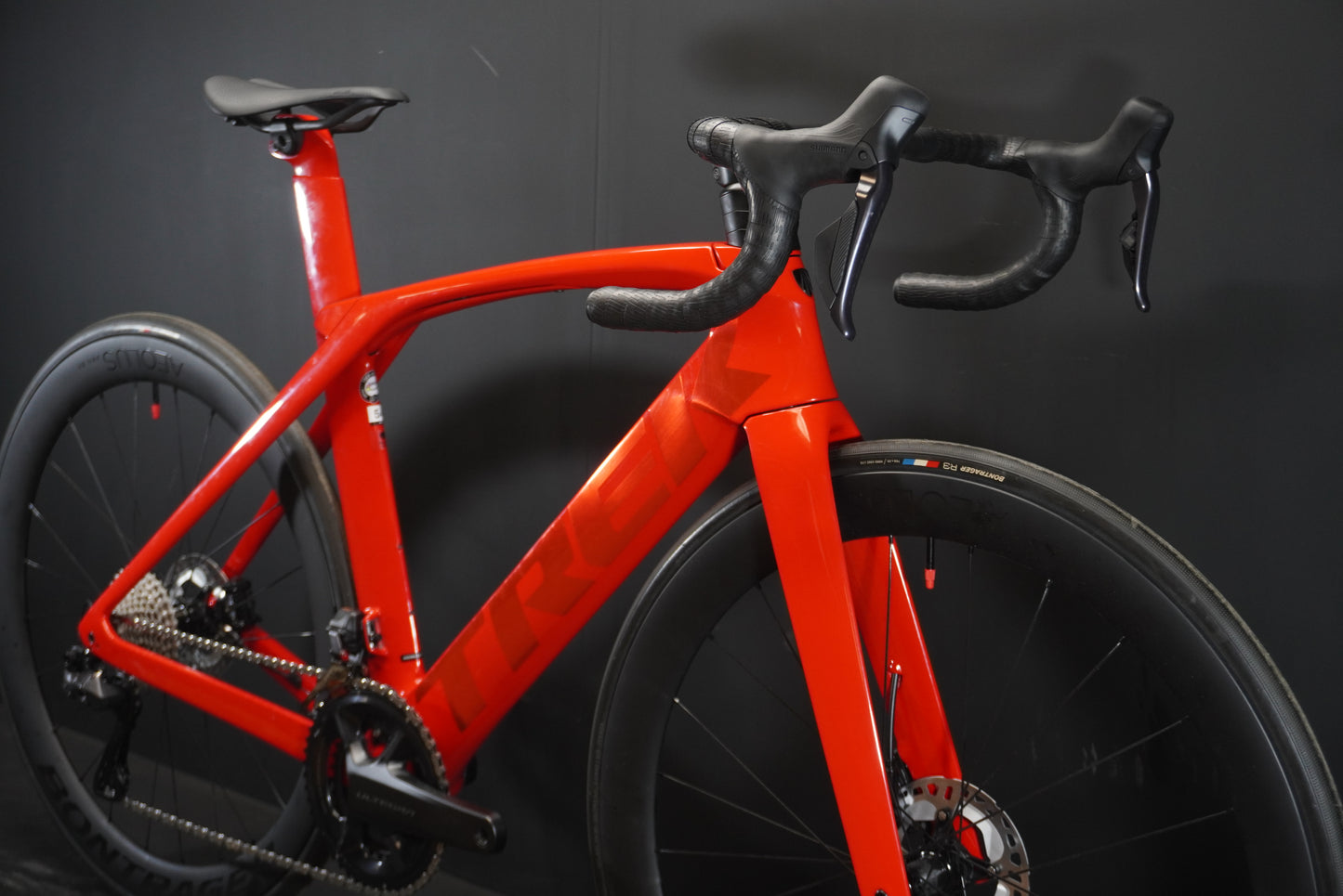 As New Trek Madone SL6 Gen 6 Di2 Carbon Disc Road Bike 2022 - 54cm - Huge Upgrades!