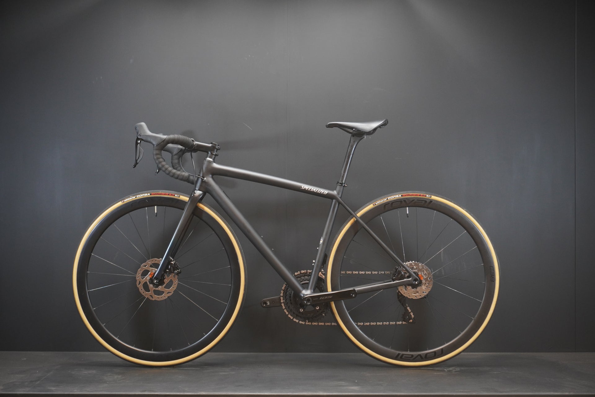 Specialized Aethos Comp 105 Di2 Carbon Disc Road Bike 2022 - 52cm
