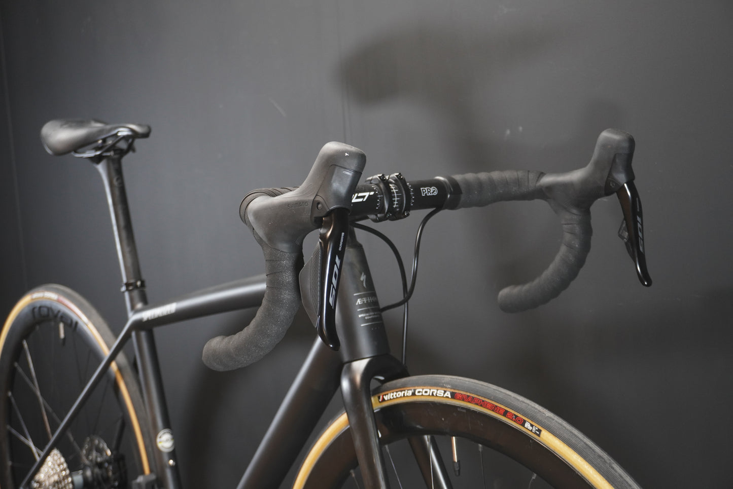 Specialized Aethos Comp 105 Di2 Carbon Disc Road Bike 2022 - 52cm - Upgraded Roval Wheels