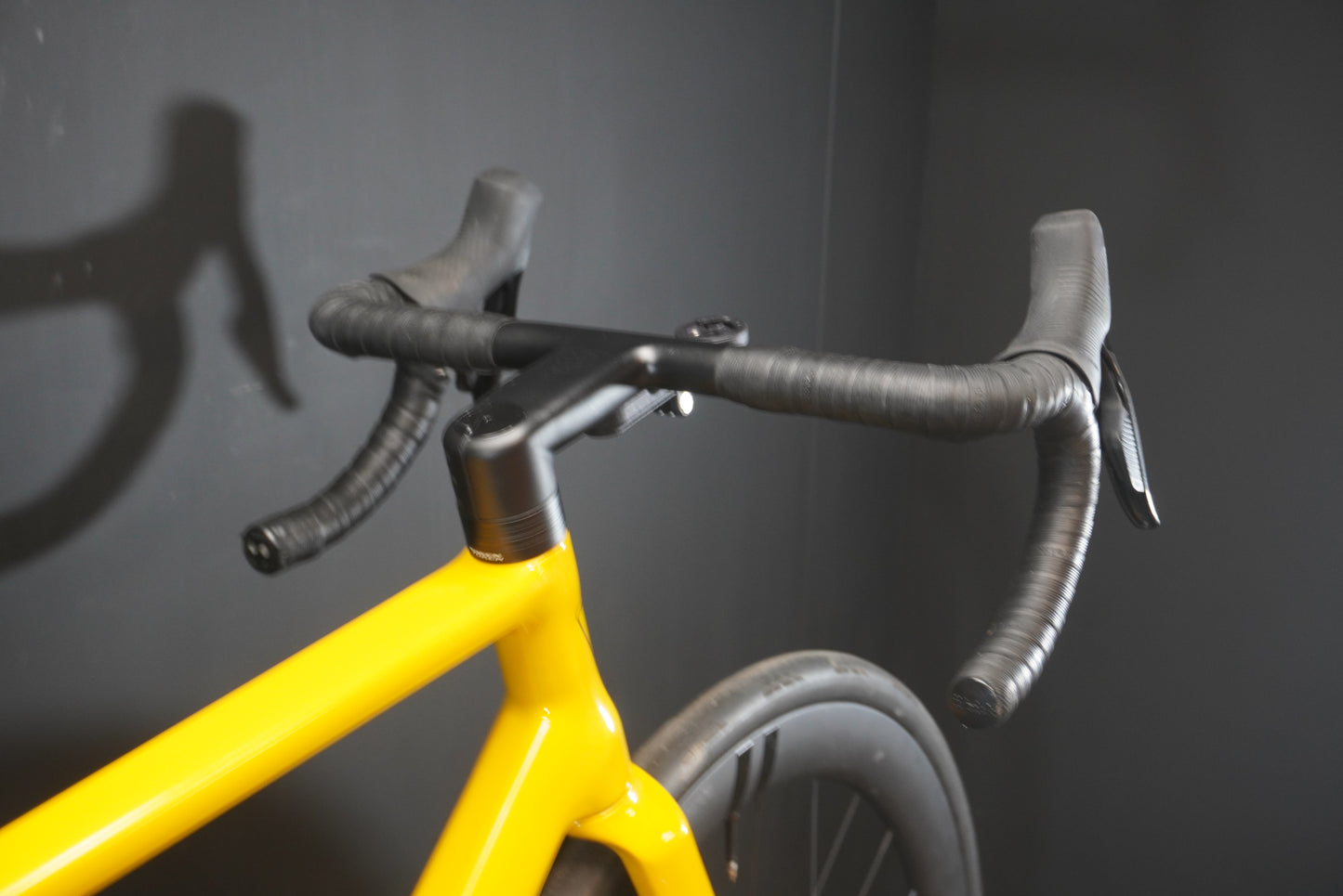 Vielo R+1 Classified Force D2 AXS Carbon Disc Road Bike 2024 - Medium