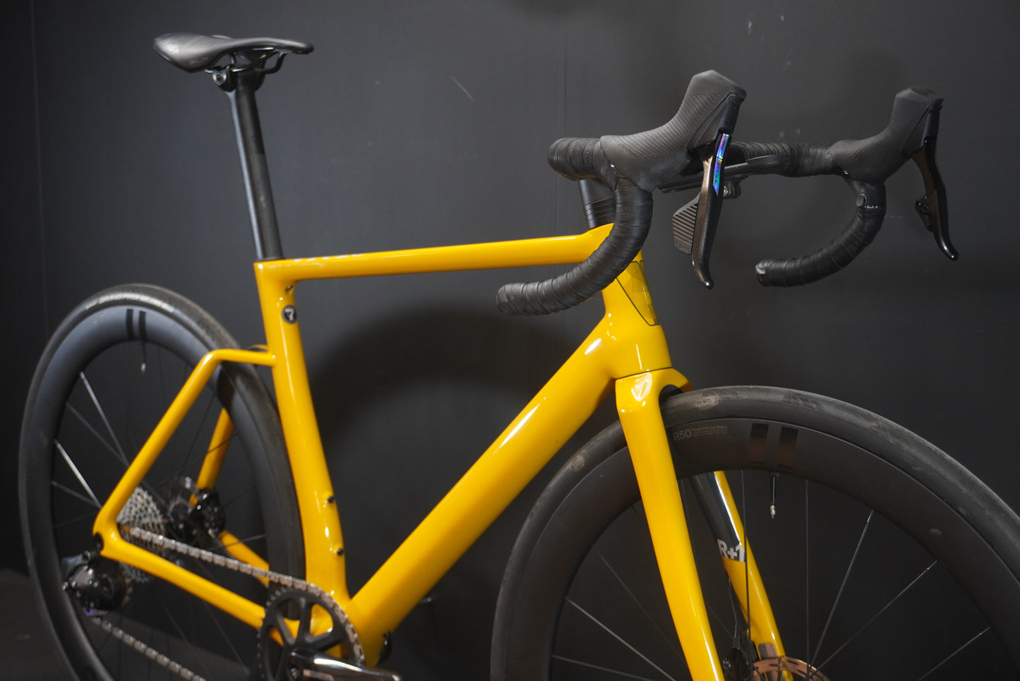 Vielo R+1 Classified Force D2 AXS Carbon Disc Road Bike 2024 - Medium