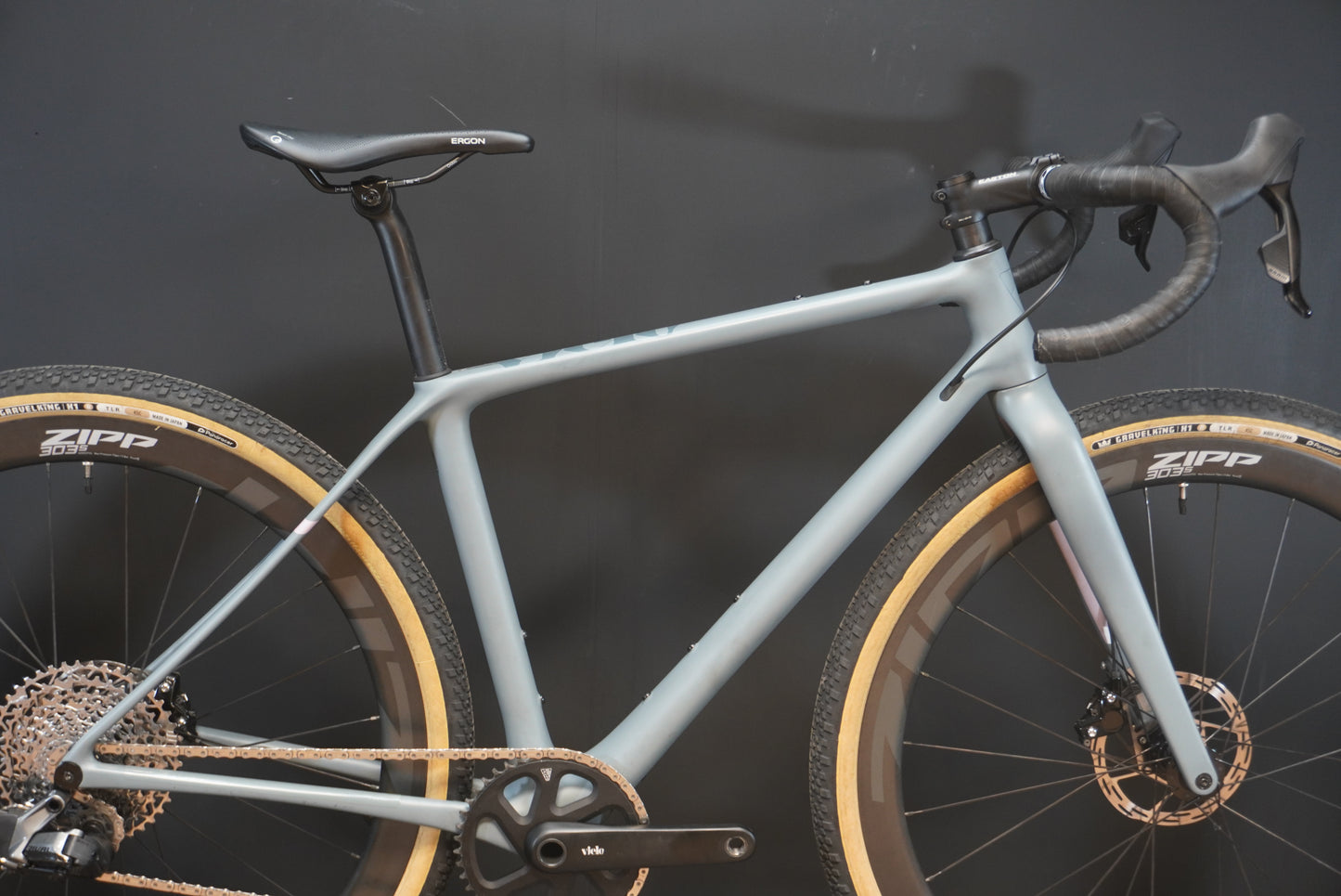 Vielo V+1 Rival AXS Zipp 303s Carbon Disc Gravel Bike 2024 - Small