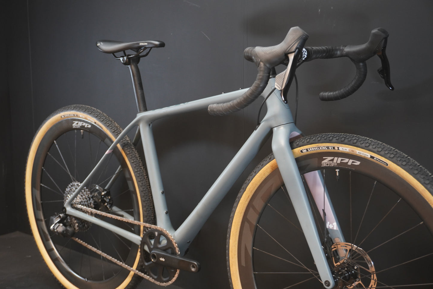 Vielo V+1 Rival AXS Zipp 303s Carbon Disc Gravel Bike 2024 - Small